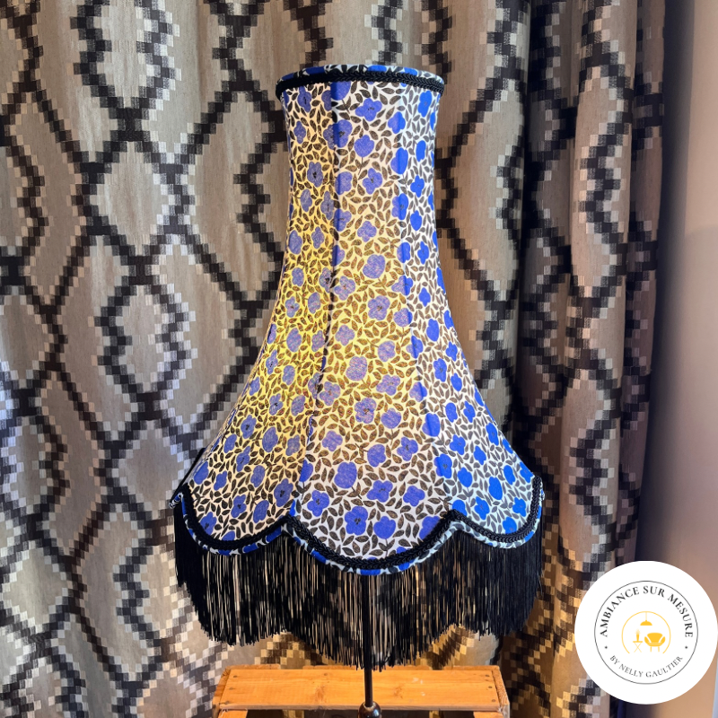 pagode fleur bleu en lumière