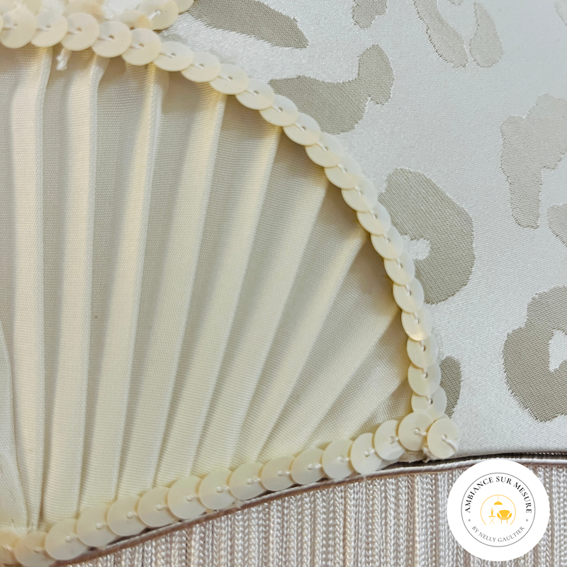 Détail sequins nacrés Plissé Lognon Paris