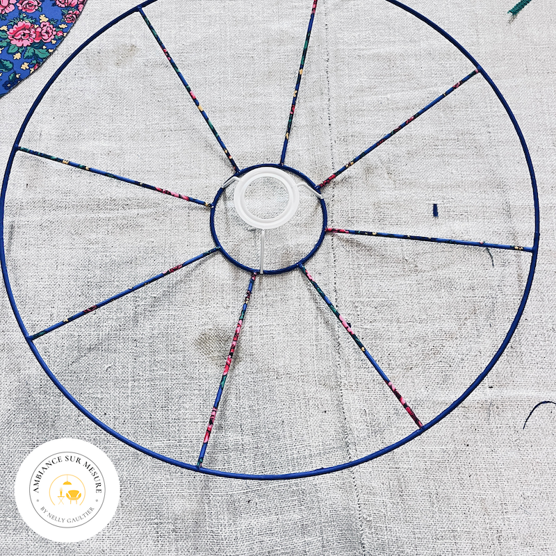 Suspension bohème bleu habillage des branches